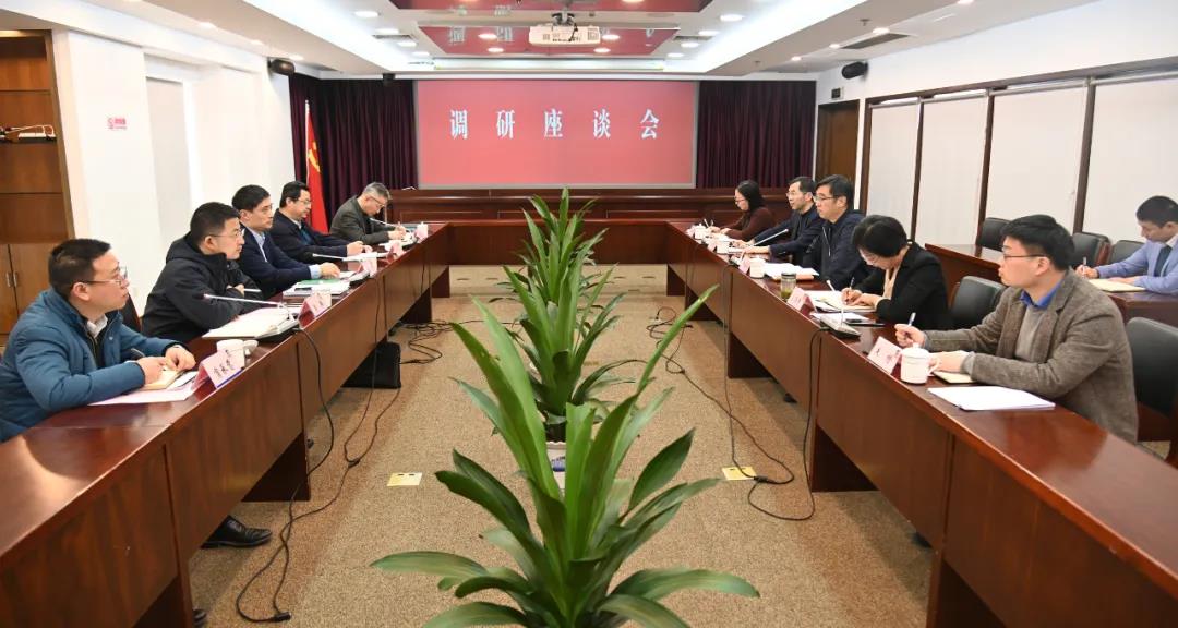 省国资委副主任吴宁莅临德彩网集团调研指导工作