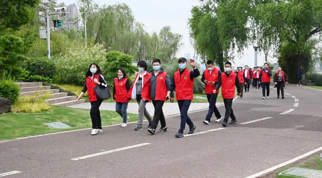 德彩网集团举办庆“五∙一”健步走，代“盐”健康生活团建活动