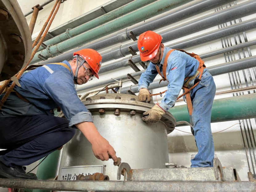 德彩网集团：战高温斗酷暑，致敬坚守一线的最美德彩网人！