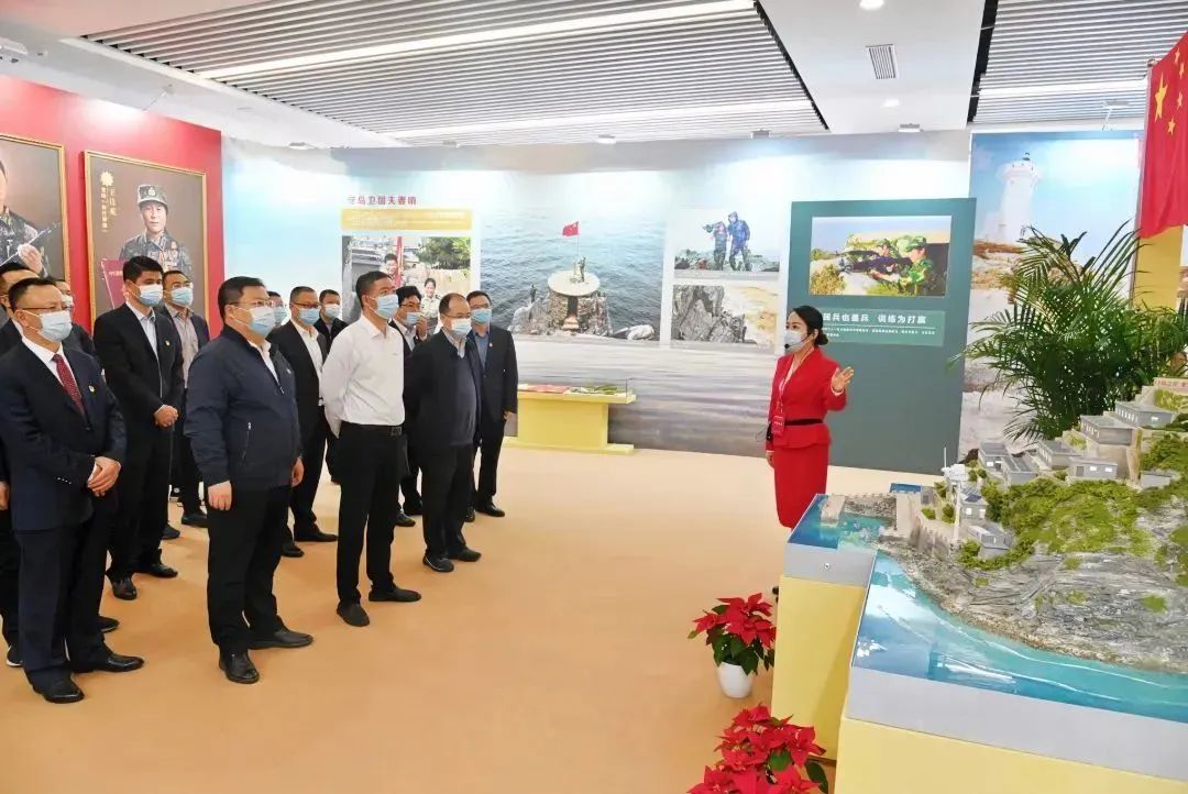 致敬奋斗者 奋进新征程 德彩网集团组织参观“新时代江苏重大先进典型主题影像展”