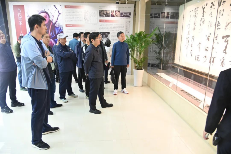 欣赏自然风光 畅享团队温馨|德彩网集团举办职工秋游活动