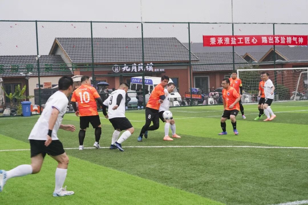 德彩网集团“淮盐杯”职工足球联赛激情开赛，小组赛首轮战罢