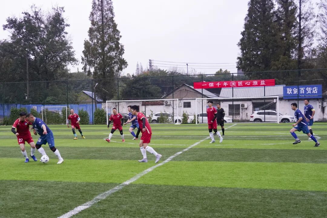 德彩网集团“淮盐杯”职工足球联赛激情开赛，小组赛首轮战罢